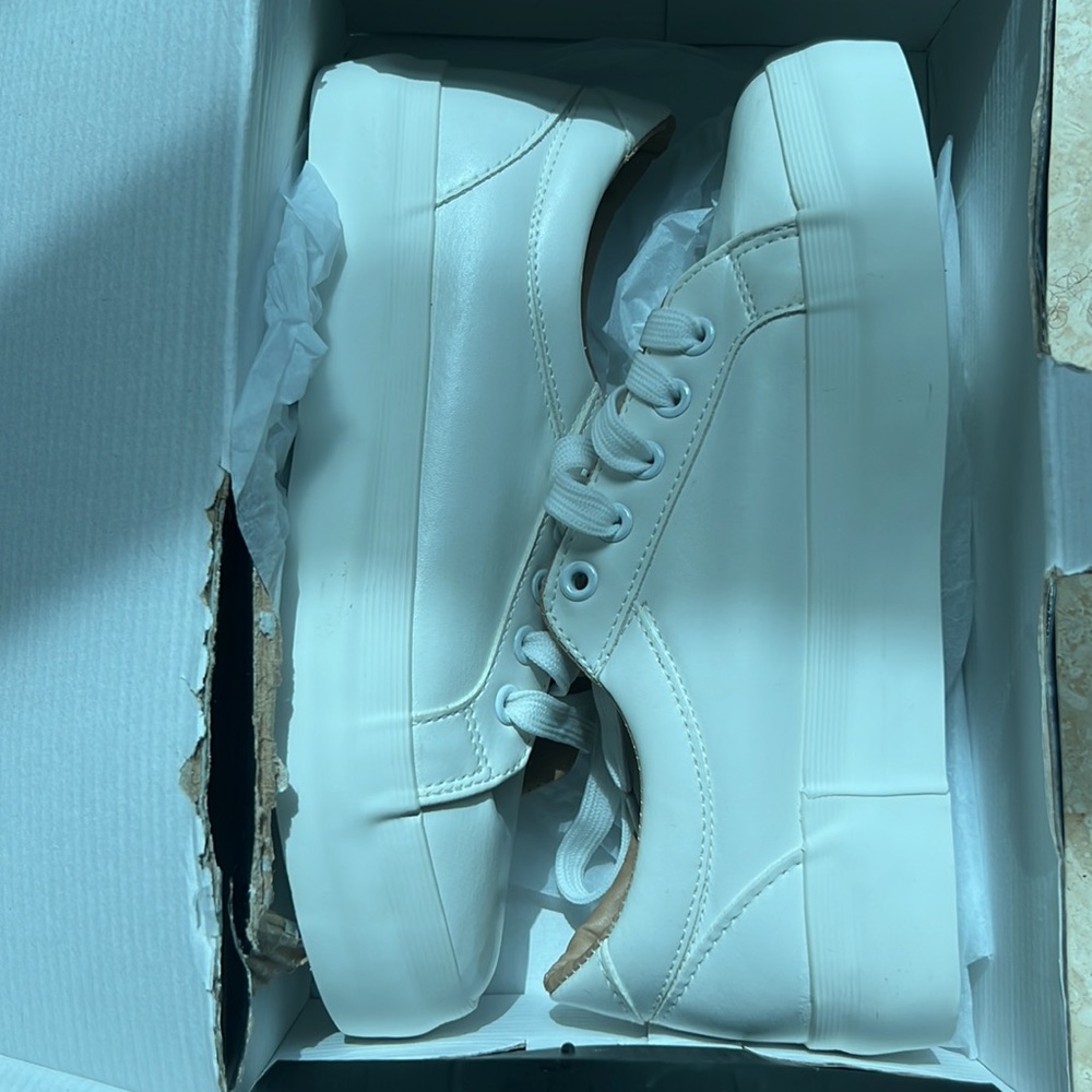 Missguided White faux leather Sneakers BRAND NEW IN BOX - Picture 3 of 7